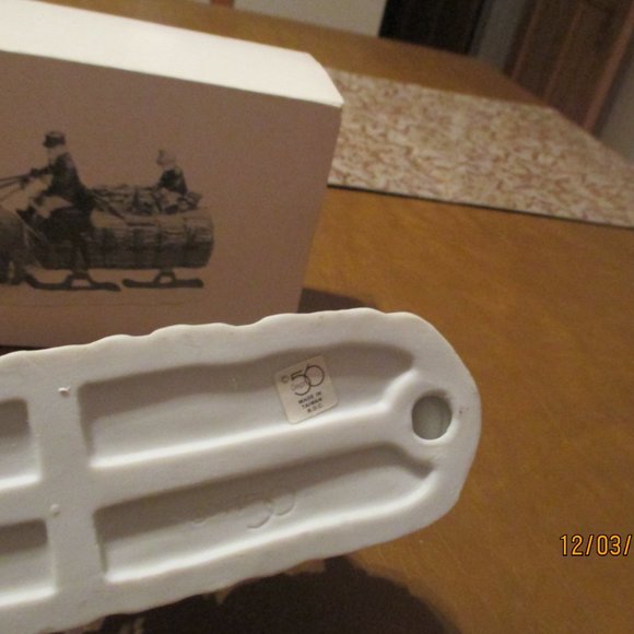Dept 56 Heritage Village Collection Ox Sled 5951-0 Retired in Original Box - Picture 3 of 6